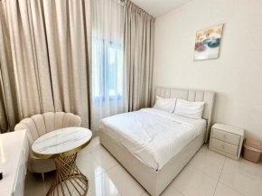 Ideal Short Term Rental Studio on Sheikh Zayed Road Near Key Landmarks
